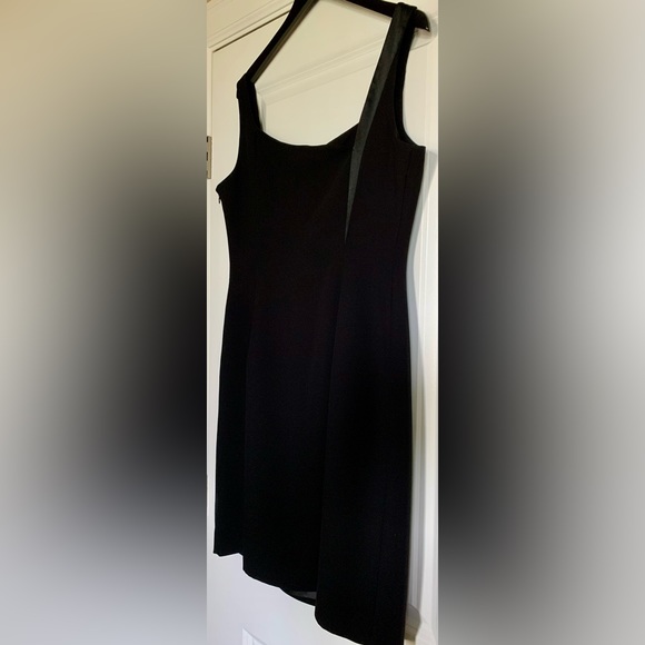 LN STUNNINGLY BEAUTIFUL JONES NEW YORK CLASSIC BLACK DRESS. FULLY LINED. - Picture 5 of 9